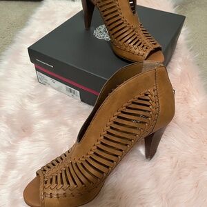 *NEW* Vince Camuto women shoes size 10 M